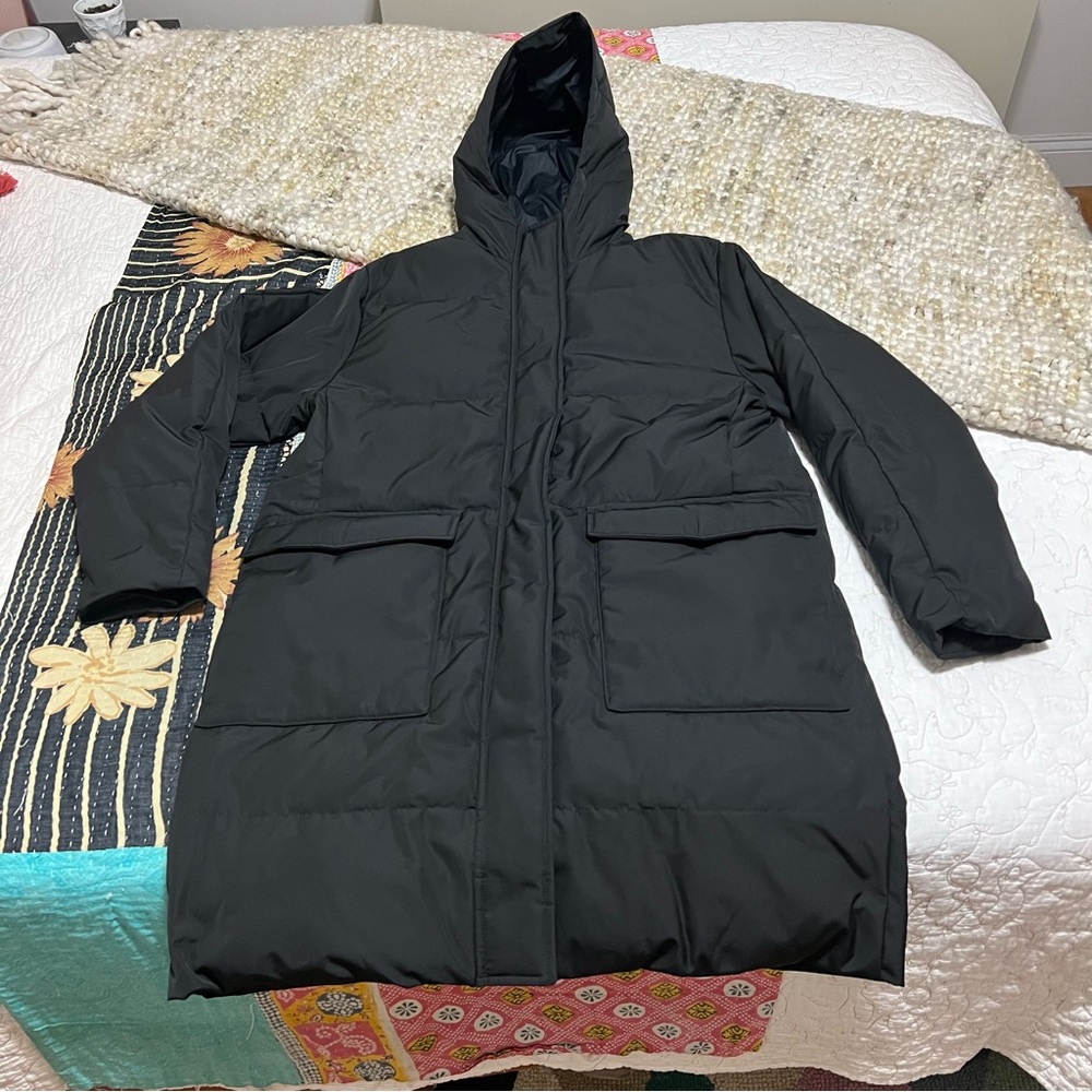 Black Everlane ReNew long puffer L